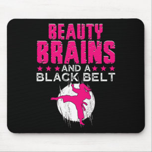 Karate Shirt Schönheitshirne und Schwarzgürtelfreu Mousepad