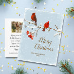 Kardinal Bird Frohe Weihnachtsfamilie Foto Postcar Postkarte<br><div class="desc">Feiern Sie die Saison mit dieser Weihnachtspostkarte mit einem schneebedeckten Kardinal-Illustrations-Set vor einem himmelblauen Hintergrund auf der Vorderseite und einer persönlichen Note und Ihrem Foto auf der Rückseite. Löschen Sie diese Optionen einfach. Diese Postkarte bringt Freunden und Familie Glück.</div>