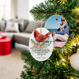 Kardinal erscheint in Urlaubsgrün-Foto Keramik Ornament