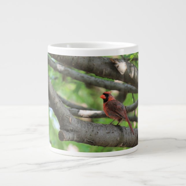 Kardinal im Baum, mit Zitat von John Muir Jumbo-Tasse (Vorderseite)