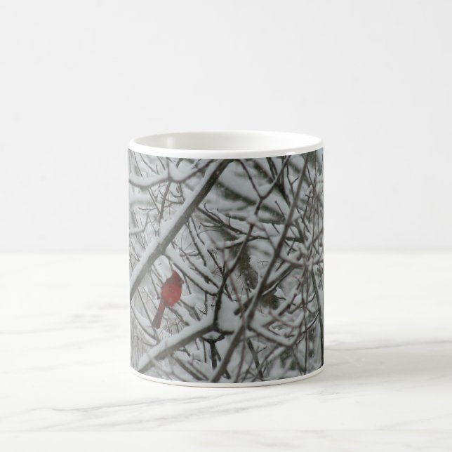 Kardinal im Schnee Kaffeetasse (Mittel)