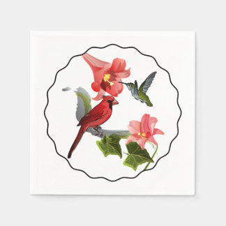 Kardinal und Hummingbird mit rosafarbener Lilie un Serviette