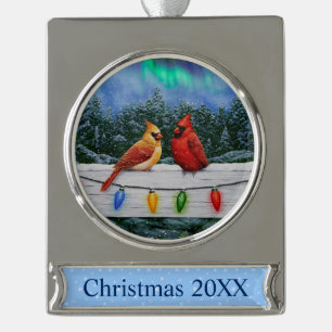 Kardinal und Weihnachtslicht Winterschnee Banner-Ornament Silber