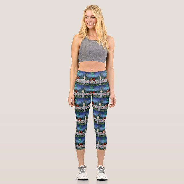 Kardinal und Weihnachtslicht Winterschnee Capri Leggings (Vorderseite)