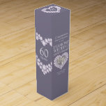 Kardioser Hochzeitstag Foto Weinkiste Wein-Geschenkverpackung<br><div class="desc">60. Jubiläum Geschenkbox Wein oder Spirituosen. Schöne Diamant-Effekt Herzen auf grau mit Foto-Vorlage, Diamond Wedding Anniversary Weinkiste Verpackung. Passen Sie mit Ihren eigenen Empfängern Namen oder Verwandten Details und Foto an. Das 60-jährige Jubiläum wird traditionell mit Diamanten assoziiert. Aktuell liest Gratulationen Doreen & Lawrence über Ihr Diamond Wedding Anniversary plus...</div>