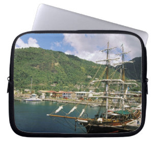 Karibik, St. Lucia, Soufriere. Boote in Laptopschutzhülle