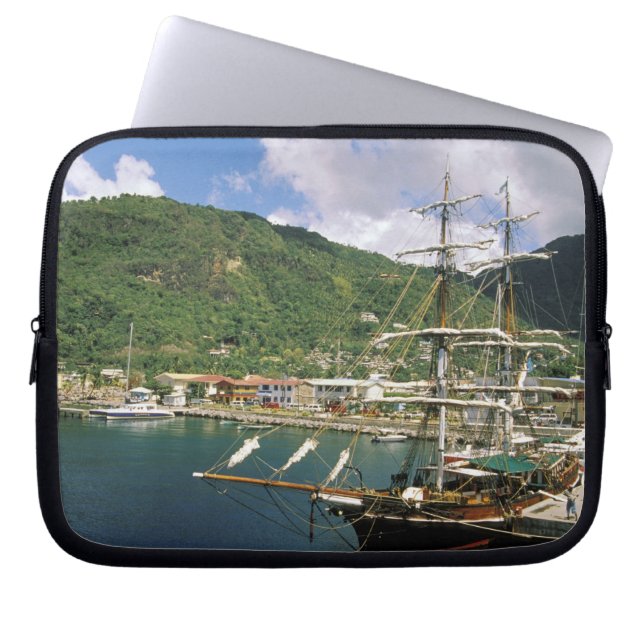 Karibik, St. Lucia, Soufriere. Boote in Laptopschutzhülle (Vorderseite)