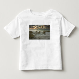 Karibisches Meer, Cayman Islands. Brechende Wellen Kleinkind T-shirt