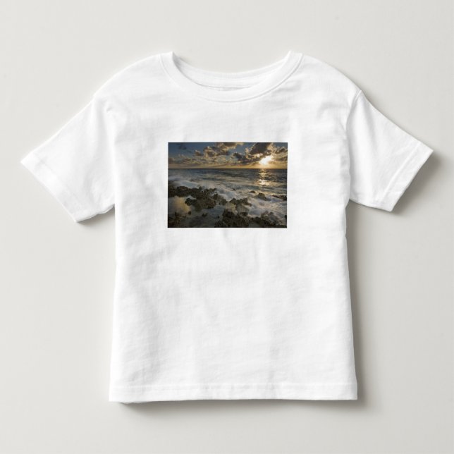 Karibisches Meer, Kaimaninseln.  Absturzwellen 2 Kleinkind T-shirt (Vorderseite)