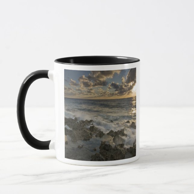 Karibisches Meer, Kaimaninseln.  Absturzwellen 2 Tasse (Links)