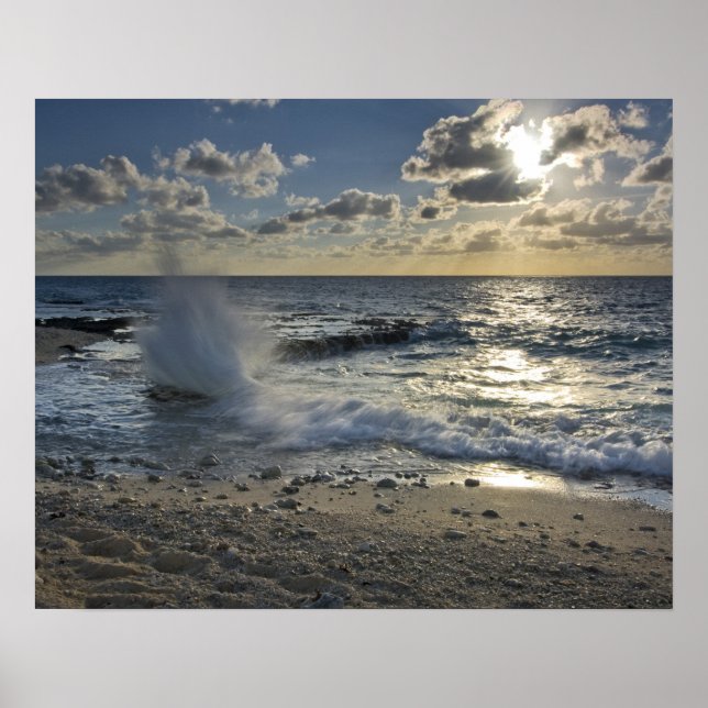 Karibisches Meer, Kaimaninseln. Brandwellen Poster (Vorne)