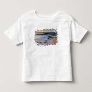 Karibisches Meer, Kaimaninseln. Brechende Wellen Kleinkind T-shirt
