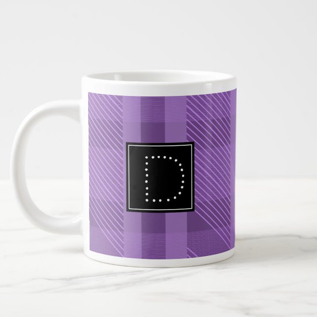 Kariert gestrichelte Violette Monogramm Jumbo-Tasse (Links)