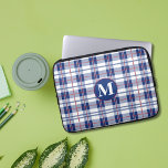 Kariert Laptopschutzhülle<br><div class="desc">Schützen Sie Ihren Laptop mit diesem trendigen,  karierten Notebook-Ärmel in Rot,  Weiß und Blau. Das ist ein lustiger Laptop-Ärmel für jemanden,  der patriotisch ist,  die Lieben rot,  weiß und blau oder karierte Muster. Der Monogramm-Brief ist anpassbar und würde ein großartiges personalisiertes Geschenk machen.</div>