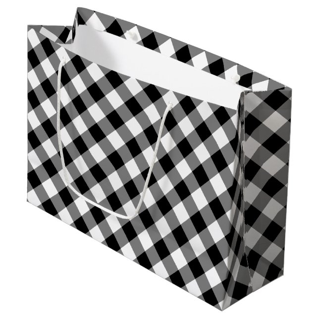 Karierte Geschenktasche mit schwarzem und weißem D Große Geschenktüte (Vorderseite Schrägansicht)