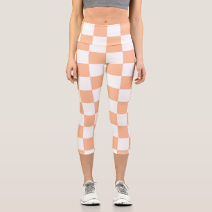 Karierte Quadrate Pfirsich und weiß geometrisches  Capri Leggings