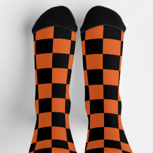 Karierte Quadrate Schwarze und orange geometrische Socken
