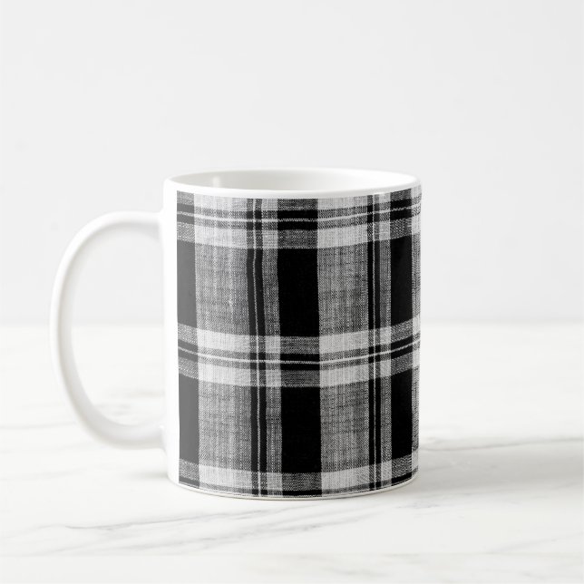 Karierte Textur aus weißem und schwarzem Schachbre Kaffeetasse (Links)