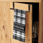 Karierter Name des Büffels in Schwarz/Weiß Geschirrtuch<br><div class="desc">Rustikales Schwarz-Weiß Büffel kariertes Muster,  persönliches Küchentuch Sie können es personalisieren und Ihren Namen hinzufügen.</div>