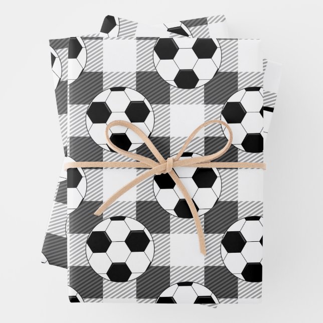 Kariertes Fußball-Muster in Schwarz-weiß und grau Geschenkpapier Set (Beispiel)