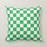 Kariertes Grünes und Weiß Kissen<br><div class="desc">Abstrakte digitale Kunst der grünen und weißen Quadrate in einer checkered Bildung.</div>