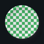 Kariertes Grünes und Weiß Pappteller<br><div class="desc">Abstrakte digitale Kunst der grünen und weißen Quadrate in einer checkered Bildung.</div>