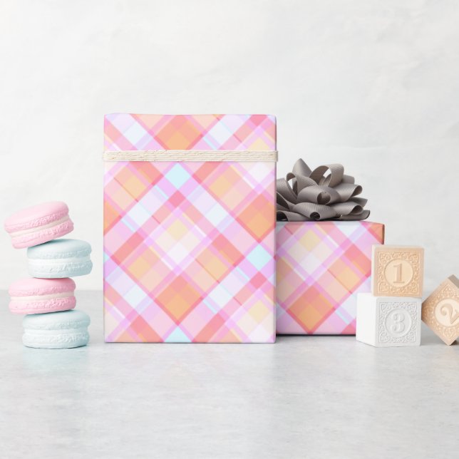Kariertes Muster in rosa und pfirsichfarbenen Past Geschenkpapier (Babyparty)
