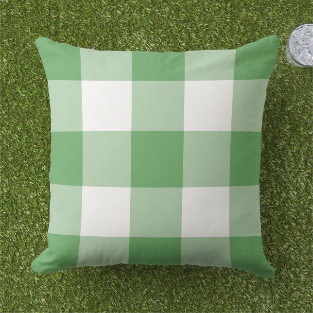 Kariertes Muster von Gingham und Weiß Kissen (Gras)