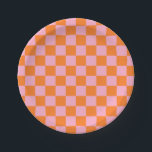 Kariertes Orange und rosa Pappteller<br><div class="desc">Abstrakte digitale Kunst der orange und rosa Quadrate in einer checkered Bildung.</div>