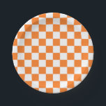 Kariertes Orange und weiß Pappteller<br><div class="desc">Abstrakte digitale Kunst der orange und weißen Quadrate in einer checkered Bildung.</div>