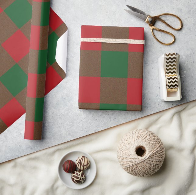 Kariertes Papier mit roten und grünen Umschlägen Geschenkpapier (Kunsthandwerk)