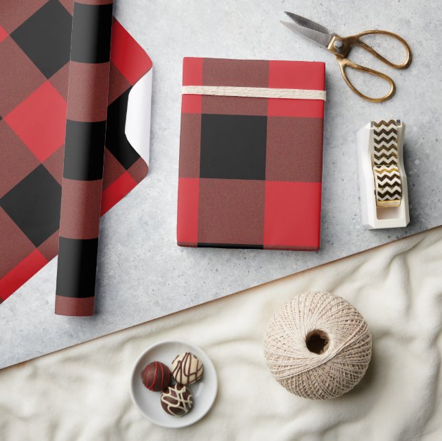 Kariertes Papier mit roten und schwarzen Umschläge Geschenkpapier (Kunsthandwerk)