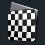 Kariertes Schwarzweiss Laptopschutzhülle<br><div class="desc">Cooles einfaches checkered Schwarzweiss-Muster wird von den Reihen der wechselnden weißen und schwarzen Quadrate gemacht. Fühlen Sie sich frei, das Produkt besonders anzufertigen, um es Ihre Selbst zu machen. Digital geschaffen Bild des Pixels 9000 x 6000. Copyright ©2013 Claire E. Skinner, alle Rechte vorbehalten. Um diesen Entwurf auf anderen Einzelteilen...</div>