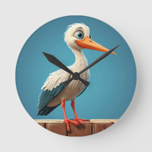 Karikatur-Storch mit hellen Augen auf Holzzaun Runde Wanduhr