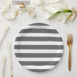Karkohle Grau und Weiße Streifen Pappteller<br><div class="desc">Maßgeschneiderte Party-Teller mit einem schicken,  preppy nautical Stripe Muster. Klicken Sie auf Anpassen,  um das Design mit Ihrem eigenen Text und Bildern zu personalisieren,  um ein einzigartiges Design zu erstellen,  das jedem Party-Dekor entspricht!</div>