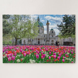 Karlskirche im Frühjahr in Wien, Österreich