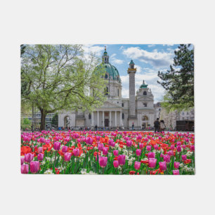 Karlskirche im Frühjahr in Wien, Österreich Fußmatte