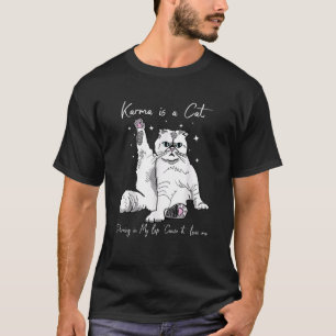 Karma ist eine Katze, die mir in den Arm gerinnt, T-Shirt