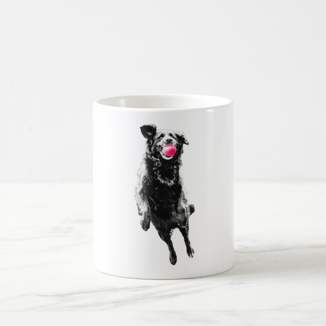 Karmesinroter Fang im Flug Kaffeetasse (Mittel)