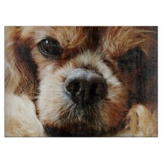 Karminroter Kavalier Schneidebrett