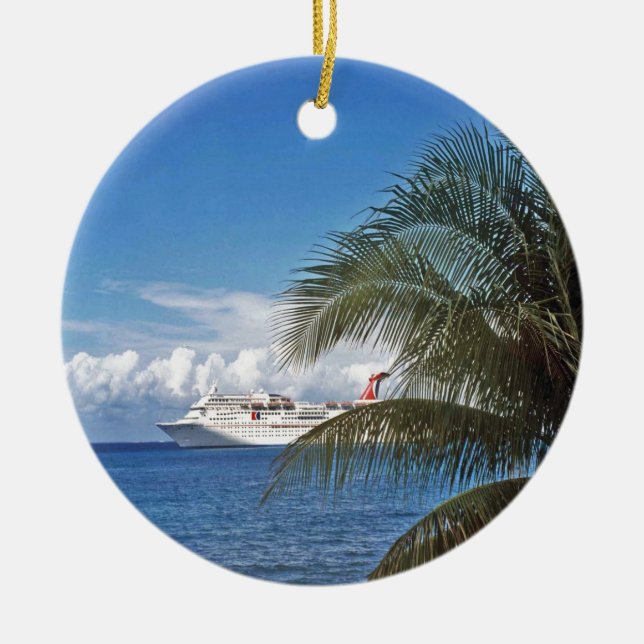 Karnevals-Kreuzschiff angekoppelt bei Grand Cayman Keramikornament (Vorne)