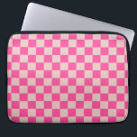 Karo Coral Pink Checked Pattern Checkerboard Laptopschutzhülle<br><div class="desc">Schachbrett - Korallenrosa und Lachs.</div>