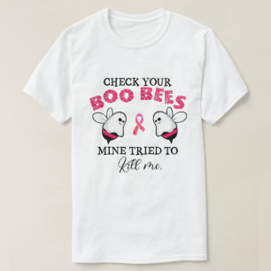 Karo deine Boobbienen Mine versuchte, mir die Brus T-Shirt