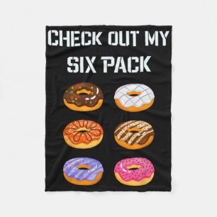 Karo Out My Six Pack Donut Gym Spaß T-Shirt Funny Fleecedecke