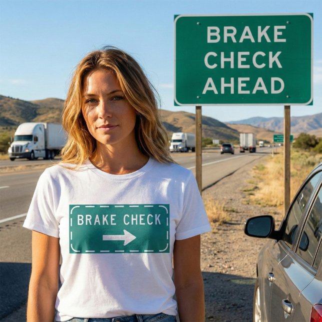 Karo-Straßenschild mit Pfeil T-Shirt (Von Creator hochgeladen)