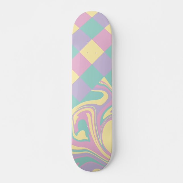 Karo & Wirbel Pastellfarben, gelb, Lila und grün Skateboard (Vorne)