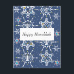 Karte Chanukkas Starflake<br><div class="desc">Dieser Entwurf zeigt ein Muster, das von den Schneeflocken in Form der Davidssterne Gemacht wird. Die größeren schließen Chanukka-Motive wie dreidels, Chanukka-Lampen und Kerzen ein. Die Schneeflockeentwürfe integrieren Chanukka-Motive in sechs-spitze Schneeflockeformen, in Set gegen einen Nachtzeithimmel mit kleineren Schneeflocken und in fallenden Schnee. Das Muster stellt die Winterjahreszeit dar, während...</div>