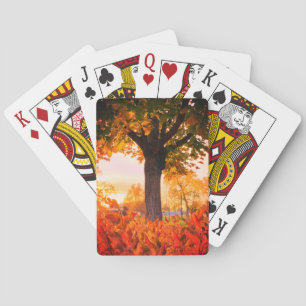 Karten spielen fällt mit Herbst in Liebe! Spielkarten