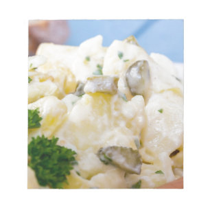 Kartoffelsalat mit Wurst und Senf Notizblock