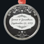 Karton-Typografie-Hochzeiten Silbernes Ornament<br><div class="desc">Chalkboard Vintag Moderne Mr. and Mrs Chalkboard Wedding Einladungen Süße und sassy chalkboard Hochzeiten Chalkboard Moderne Vintage Typografie Einladungen Sweet and sassy chalkboard Hochzeiten Hochzeiten Party T - Shirt</div>
